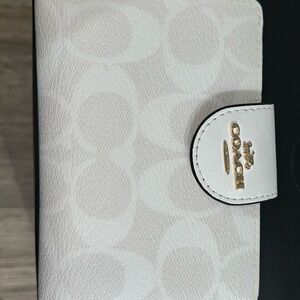 Coach Medium Corner Zip Wallet